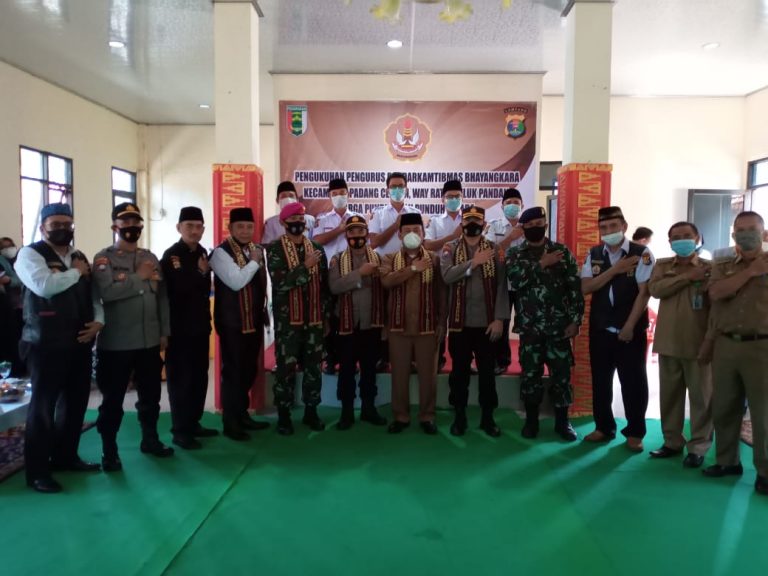 Kapolres Pesawaran Kukuhkan Pengurus Pokdarkamtibmas Bhayangkara Lima Kecamatan