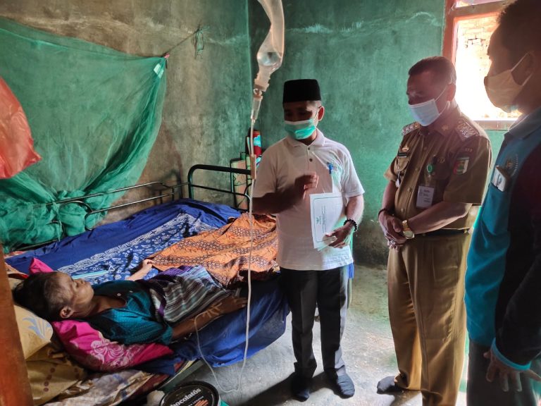 Mbah Painem Penderita Tumor Ganas, Disantuni BAZNAS Pesawaran