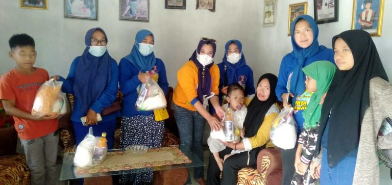 Peduli Kaum Duafa dan Yatim Piatu, Srikandi Dermawan Bagikan Ratusan Paket Sembako