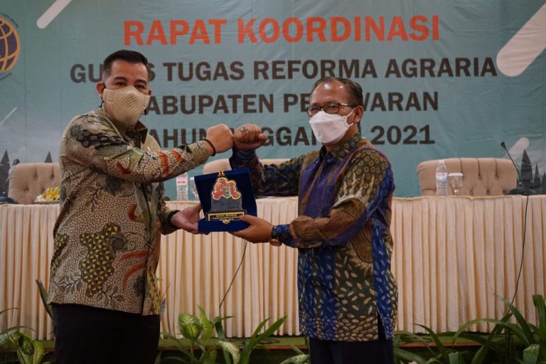 Bupati Pesawaran : Masalah Tanah Selesaikan Bersama Masyarakat Dengan Santun