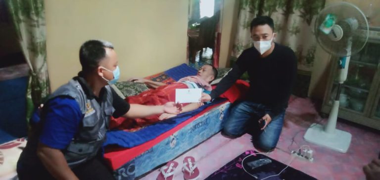 Gangguan Pencernaan, Baznas Pesawaran Berikan Santunan Warga Sukabanjar Uang Tunai