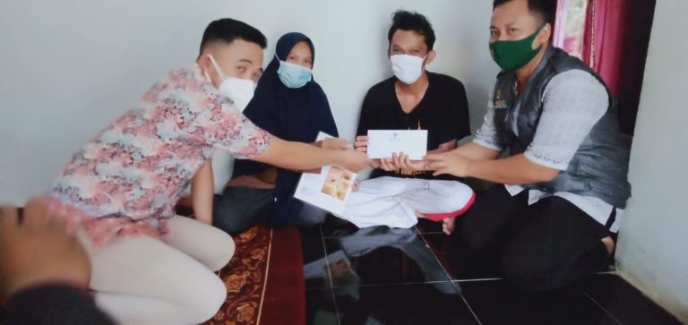 Warga Sukabanjar Derita Hemorhoid Interna Baznas Pesawaran Berikan Bantuan