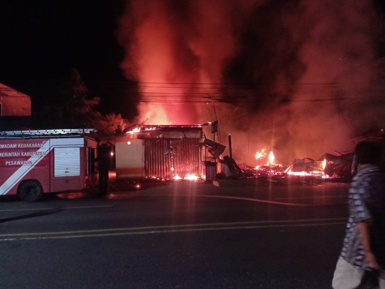 Jago Merah Lalap Bangunan Photo Copy, Korban Merugi Ratusan Juta Rupiah