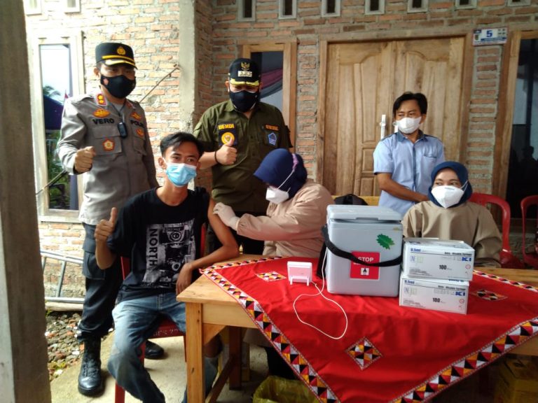 Kompak, Bupati Bersama Kapolres Pesawaran Tinjau Vaksinasi Merdeka