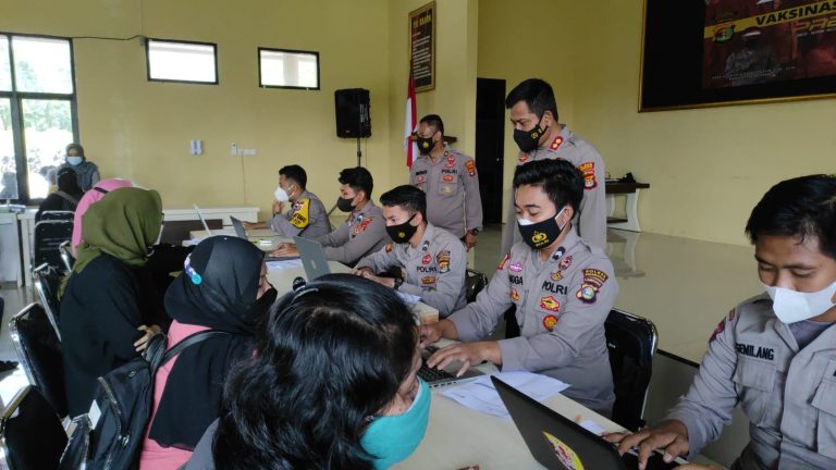 Polres Pesawaran Gelar Vaksinasi Tahap II Sasar Lansia dan Pelayanan Publik
