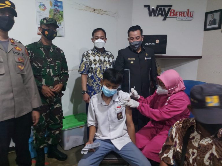Kejar Herd Immunity, PTPN VII Way Berulu, Bersama Pemkab, TNI dan Polri Gelar Vaksinasi