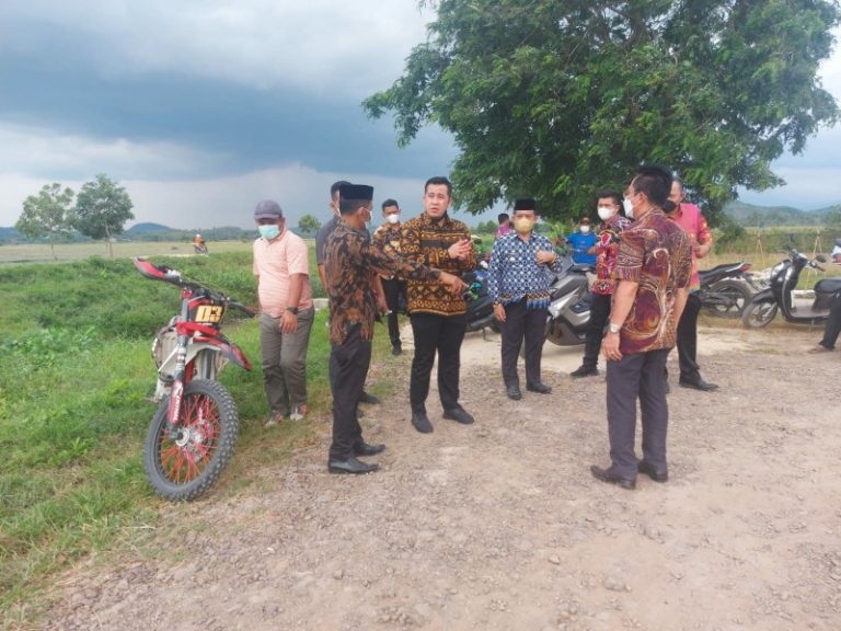 Tingkatkan Status Jalan, Bupati Pesawaran Tinjau Jalan Penghubung