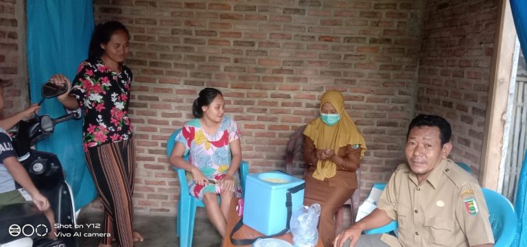 Door to Door, Warga Desa Karangrejo Antusias Ikuti Vaksinasi Covid-19
