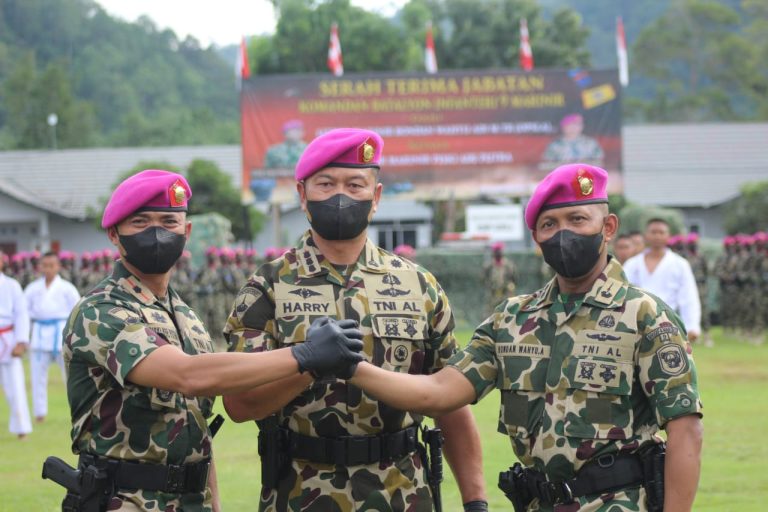 Danbrigif 4 Mar/BS Pimpin Sertijab Komandan Batalyon Infanteri 9 Marinir