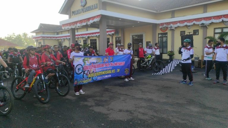 Ratusan Gowes Sepeda Gembira, Meriahkan Hari Bhayangkara Ke-76
