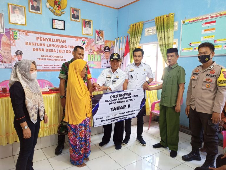 Kades Bunut Seberang Bagikan 146 KPM BLT DD Tahap  II Tahun 2022