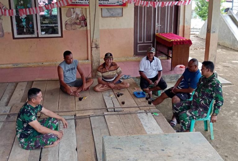 Jalin Silaturahmi, Satgas TMMD 114 Kodim 0421/LS Kunjungi Rumah Warga