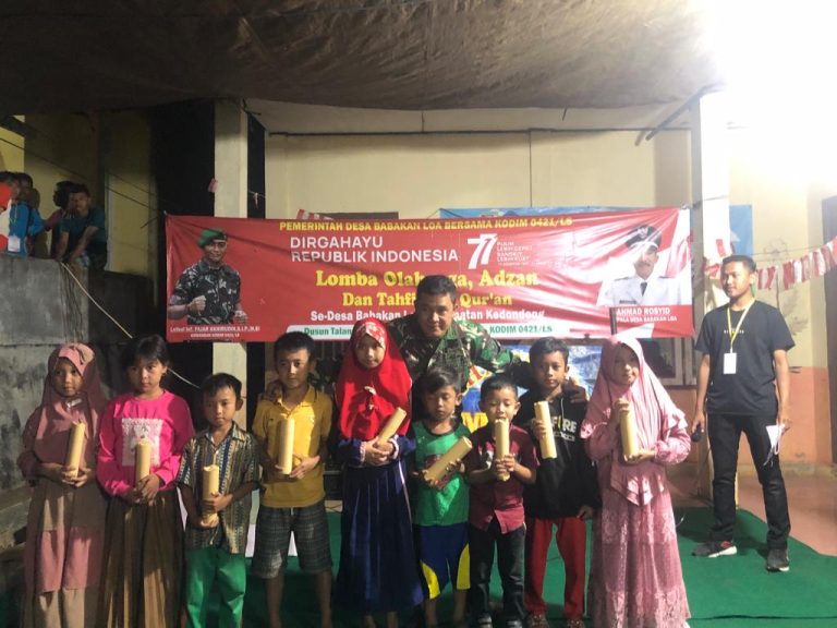 Malam Puncak HUT RI ke 77, Satgas TMMD Ke 114 Bagikan Hadiah Kepada Pemenang Lomba