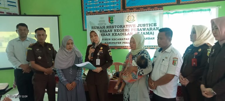 Kejari Pesawaran Hentikan Kasus Penganiayaan Secara Restorative Justice