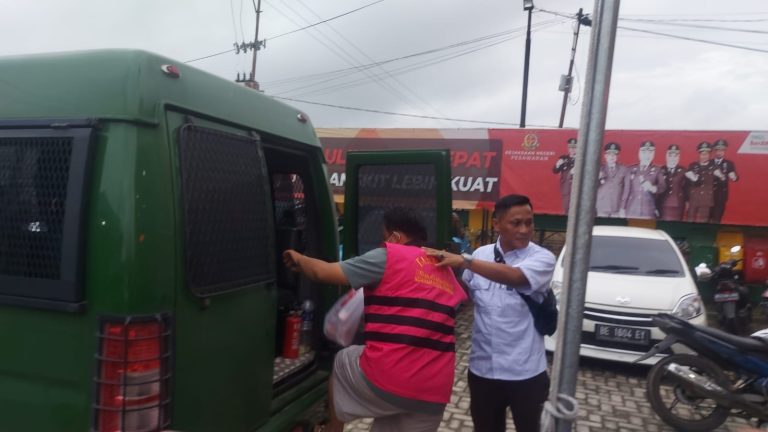 Korupsi Dana BOS Rp 2,3 Milyar, Tiga Kepsek di Tahan Kejari Pesawaran