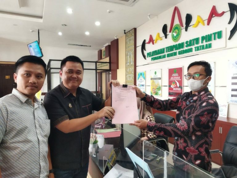 Kejari Limpahkan Berkas Oknum Ketua LSM GMBI Kecamatan Ke PN Gedongtataan