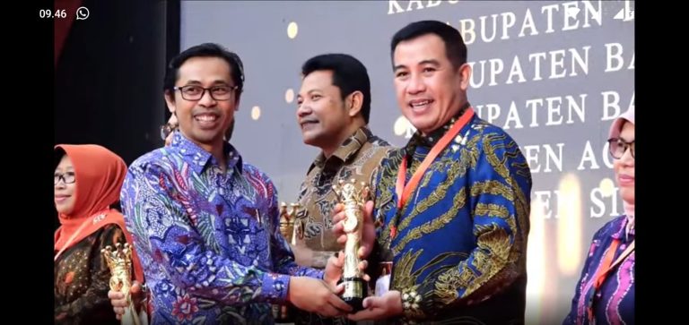 Dendi Ramadhona Terima Penghargaan IGA 2022 dari Kemendagri RI