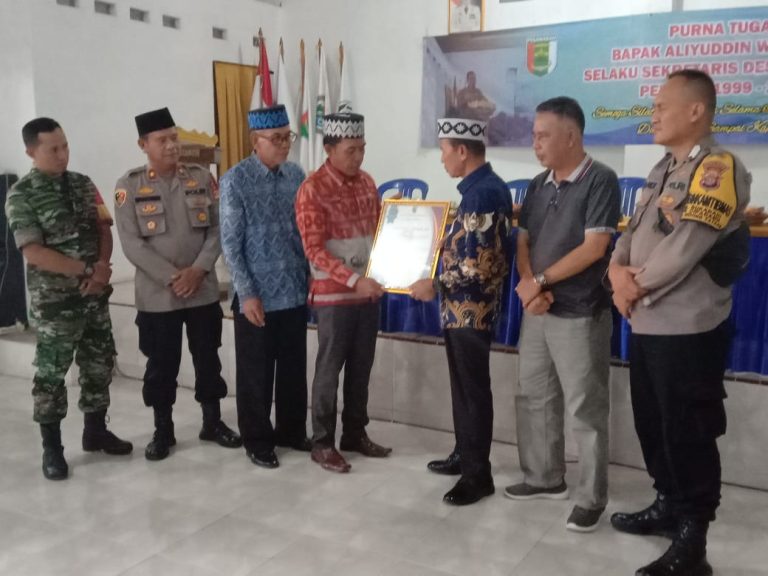 Jumat Berkah Suasana Haru Warnai Pelepasan Purnabakti Aliyudin Warja Sekdes Desa Sukadadi