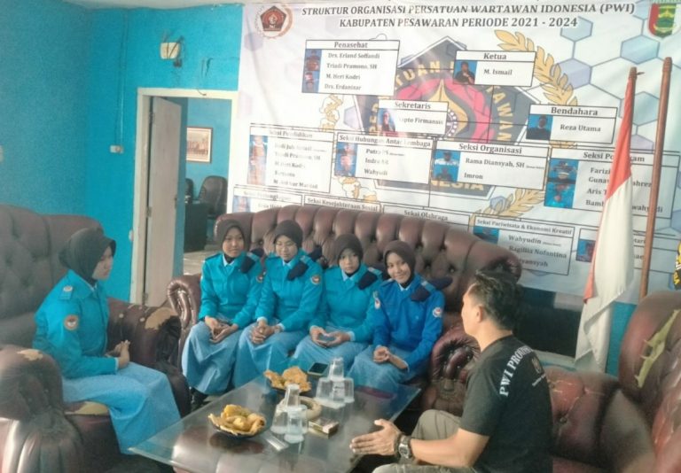 Sebanyak Lima Siswi SMA Kebangsaan Kunjungi PWI Pesawaran
