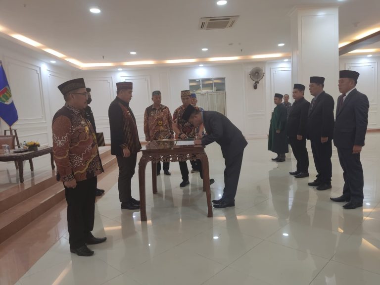 Hasil Uji Kompetensi, Bupati Pesawaran Lantik Enam Pejabat Eselon II