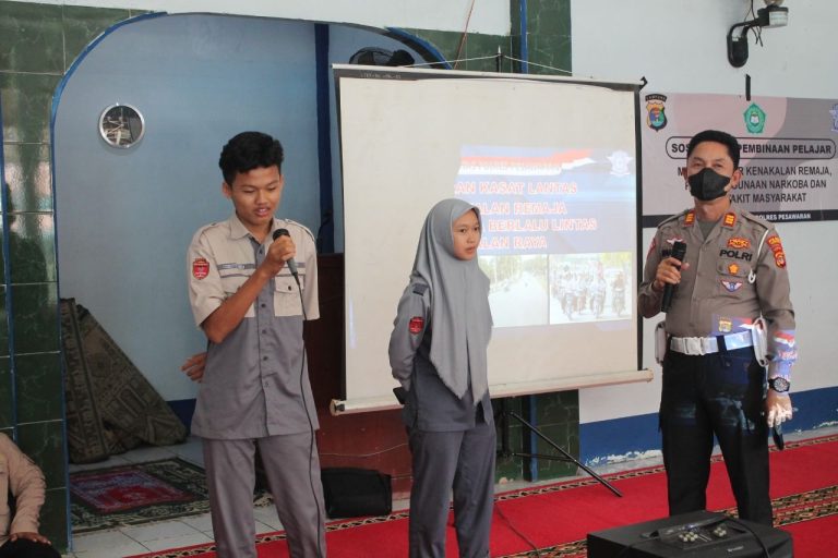Sat Lantas Polres Pesawaran Sosialisasi Kamseltibcar SMK Pelita