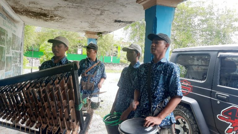 Kisah di Balik Musisi Jalanan, Grup Musik Angklung Aulia
