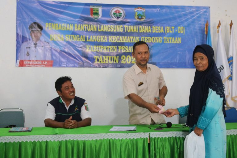 Sebanyak 30 KPM Terima BLT-DD Dari Pemdes Sungai Langka