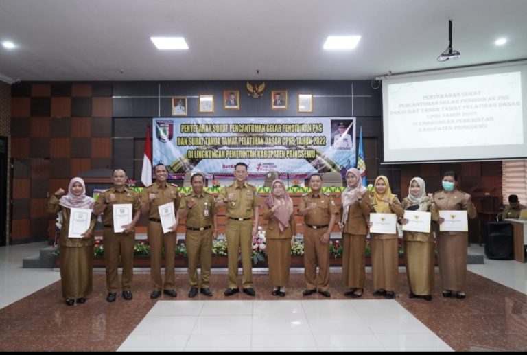 Pj. Bupati Pringsewu Serahkan Surat Kakanreg V BKN