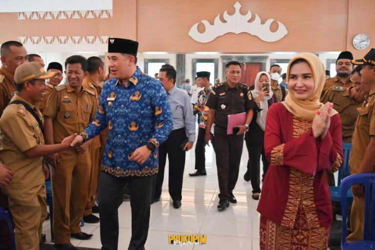 Bupati Pesawaran Minta Kades Tingkatkan Koordinasi Dengan Tokoh Agama dan Adat