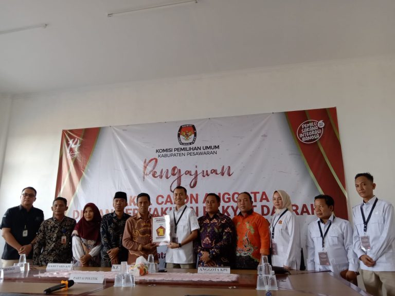 DPC Partai Gerindra Pesawaran Serahkan Berkas 40 Bacaleg Pemilu 2024 di KPU