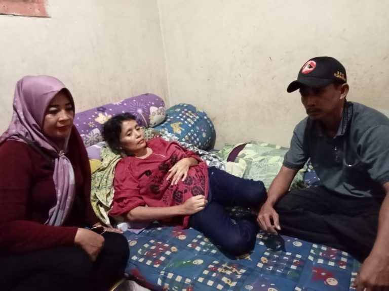 Ketua LSM Trinusa Kunjungi Warga Pesawaran Idap Penyakit Kanker 15 Tahun