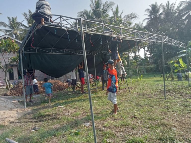 Potong Hewan Qurban, Jamaah Nurul Islam Gelar Gotong-royong