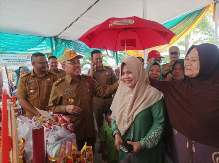 Kurangi Dampak Inflansi Harga Bahan Pangan, Pemkab Pesawaran Gelar Pasar Murah