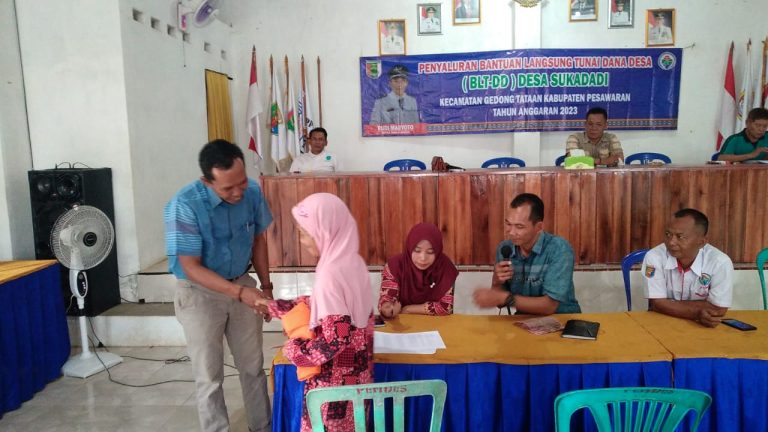 Pemdes Sukadadi Salurkan BLT DD Tahap II Bagi Masyarakat Miskin Ekstrem