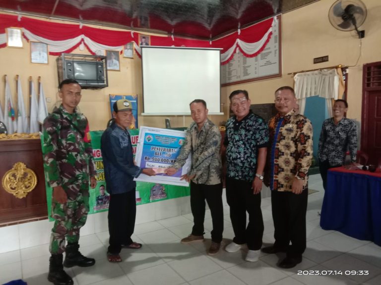 Pemdes Bernung Salurkan BLT DD Tahap II Kepada 36 KPM