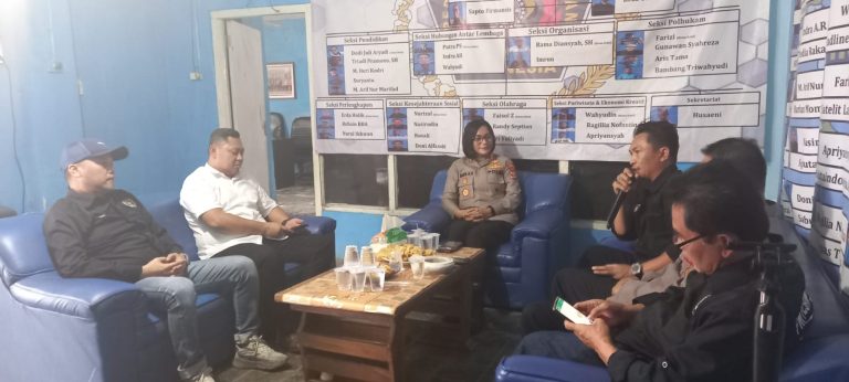 Ajak Bersinergi, Kapolres AKBP Maya Henny Hitijahubessy Kunjungi Sekretariat PWI Pesawaran