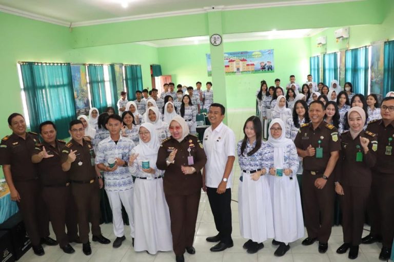 Tim JMS Kejati Lampung Sosialisasikan Bahaya Narkoba Para Pelajar