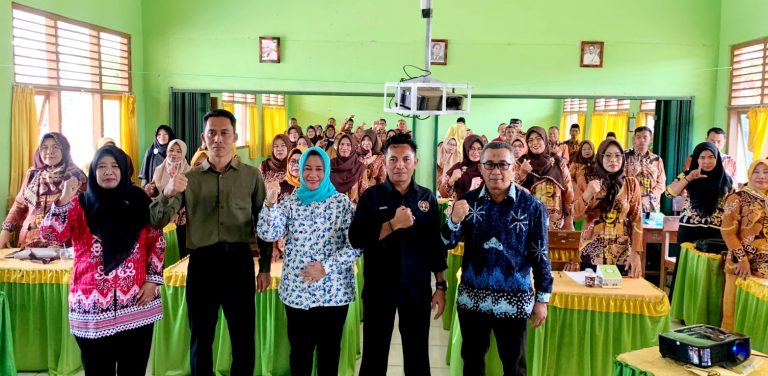 Disdikbud Apresiasi PWI Pesawaran Tentang Sosialisasi UU Pers Untuk Kepsek