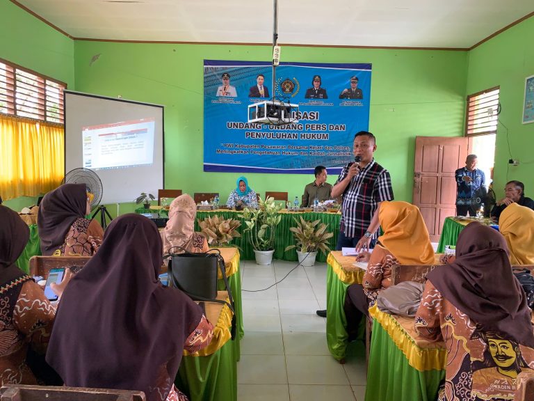 Kajari Bersama PWI Pesawaran Sampaikan KIP dan Sosialisasi UUD Pers