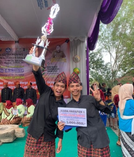 Tampil Perdana, KRB Raih Juara Harapan I Lomba Gojeg Lesung