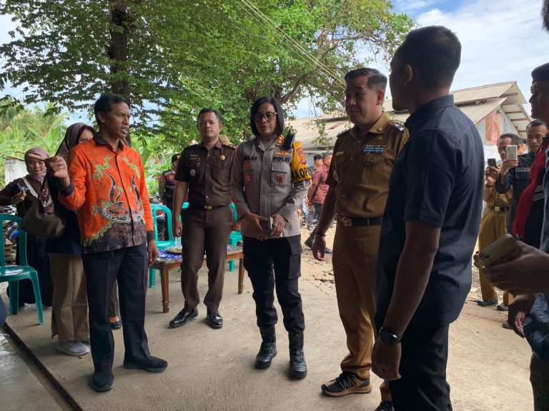 Bupati Bersama Kapolres Pesawaran Pantau Gudang Logistik Pemilu