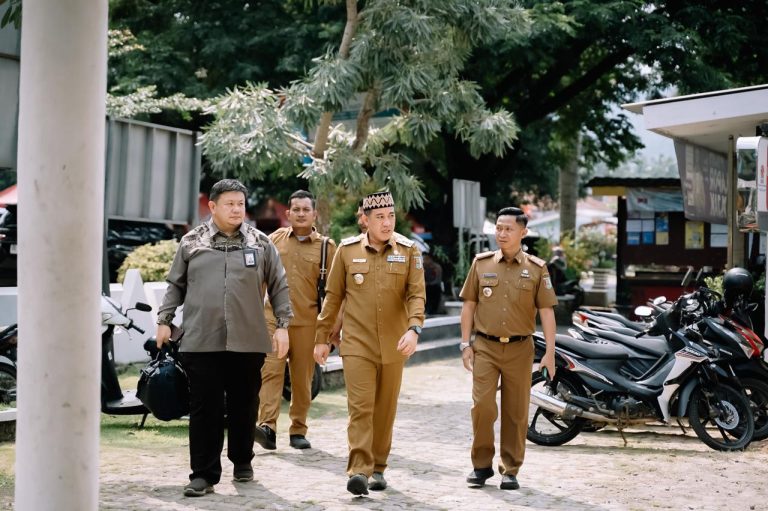 Didampingi Bupati Pesawaran, KPK RI Turun Ke Desa Hanura 