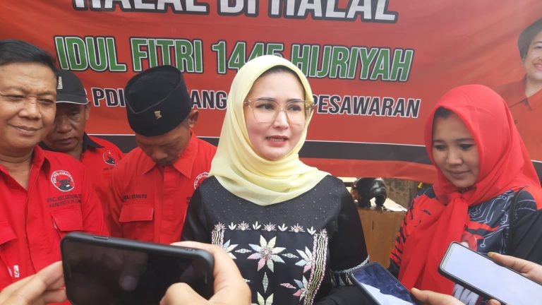 Serius Maju Pilkada di Pesawaran Nanda Indira Kembalikan Berkas Penjaringan Ke Tiga Parpol