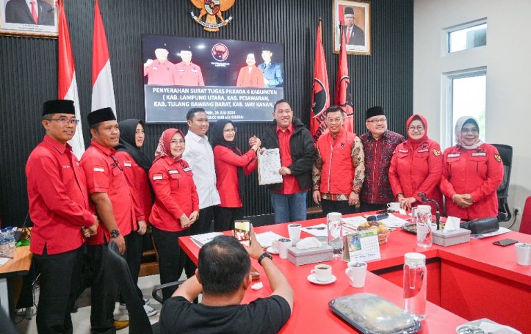 Komitmen Fokus Raih Kemenangan Pilkada Pesawaran, PDIP Berikan Surat Tugas Bacalon Nanda Indira
