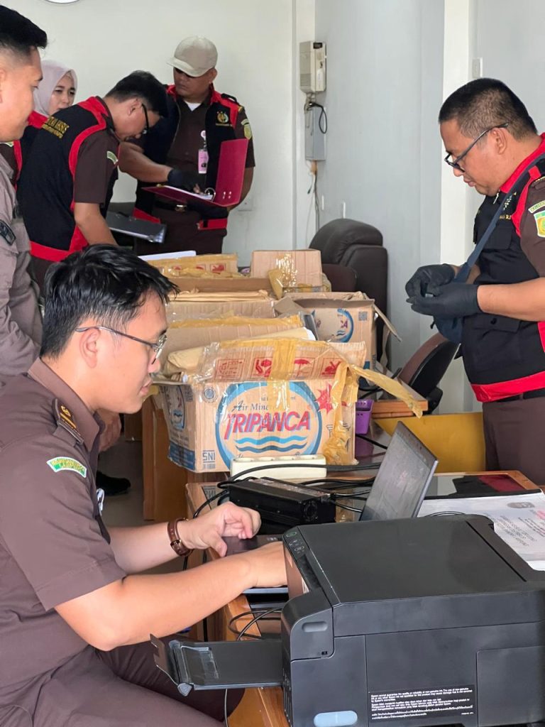 Rugikan Negara 3 Miliar Lebih, Kejati Lampung Geledah Kantor Rekanan PDAM  