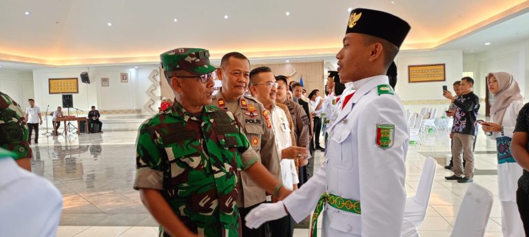 Jelang Upacara HUT RI 79, 30 Paskibraka Pesawaran Resmi Dikukuhkan Bupati