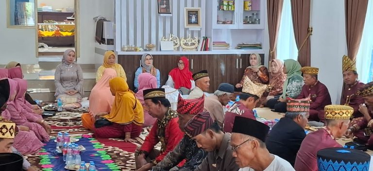 Serap Aspirasi Tokoh Adat, Ketua TP-PKK Bersama MPAL Pesawaran Gelar Anjau Silau