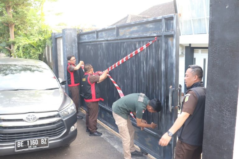 Kejati Lampung Sita Aset Para Tersangka Korupsi PDAM Way Rilau