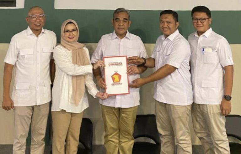DPP Gerindra Serahkan Rekomendasi Kepada Balon Kada Pesawaran Nanda Indira Antonius 
