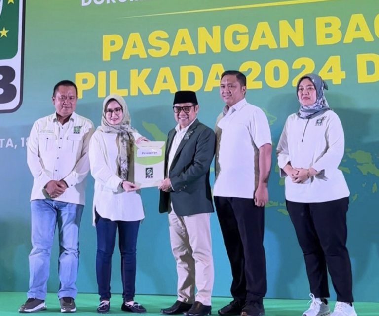 Ketum PKB Berikan Surat Rekomendasi Model B KWK Persetujuan Parpol Kepada Nanda – Antonius